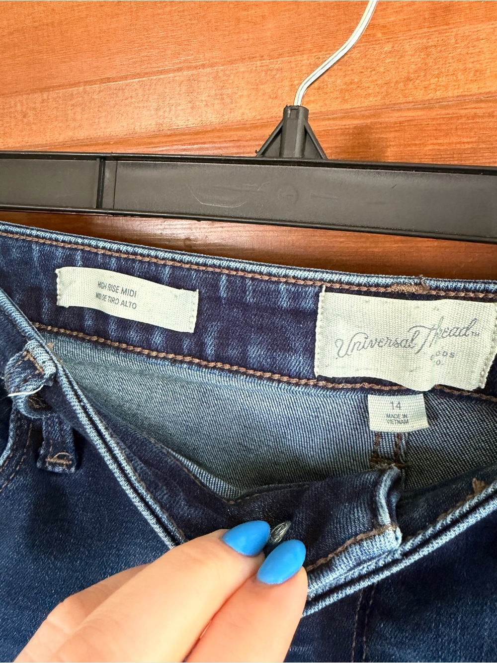 UNIVERSAL THREAD HIGH RISE MIDI SHORTS - Picture 2 of 3